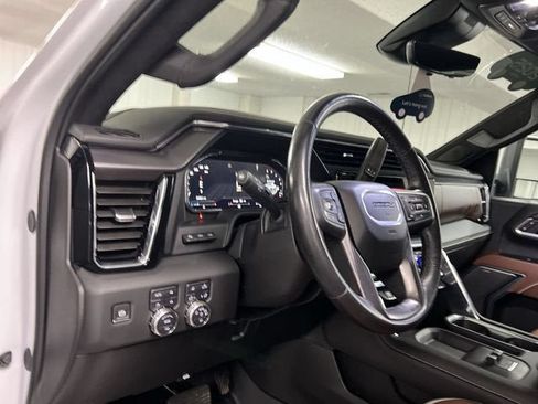 Certified 2025 GMC Sierra 3500 Denali Ultimate AWD/4WD image 10