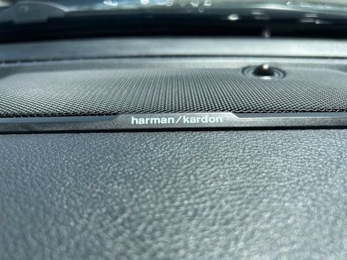 Used 2023 RAM 1500 Laramie AWD/4WD image 3