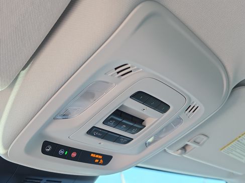 Certified 2025 Buick Envision Avenir AWD/4WD image 29
