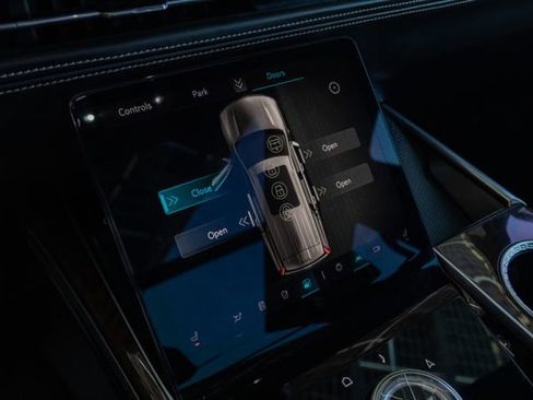 Used 2025 Cadillac Escalade Premium Luxury Platinum image 21