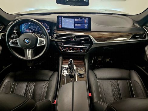 Used 2023 BMW M550i xDrive M550i xDrive w/ Dynamic Handling Package image 13