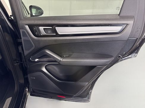 Used 2023 Porsche Cayenne Platinum Edition image 27
