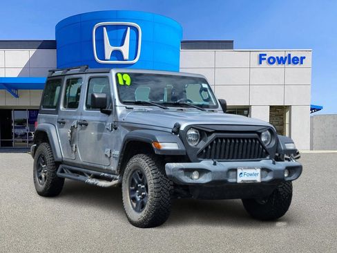 Used 2019 Jeep Wrangler Unlimited Sport AWD/4WD image 2