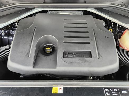 Certified 2024 Land Rover Range Rover Sport SE image 9