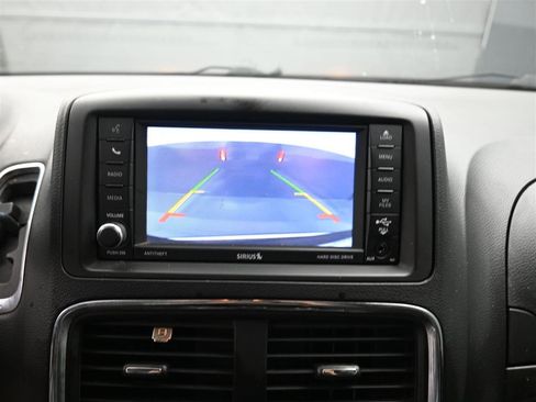 Used 2019 Dodge Grand Caravan SE w/ UConnect Hands-Free Group FWD image 17