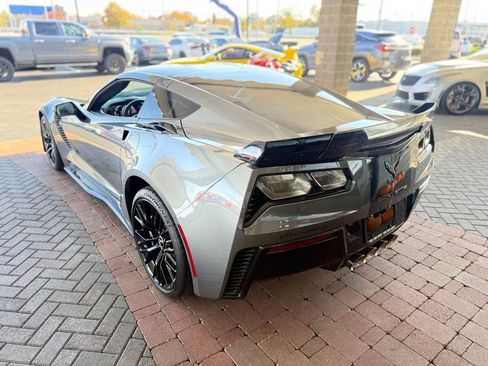 Used 2015 Chevrolet Corvette Z06 w/ 3LZ Preferred Equipment Group RWD image 10