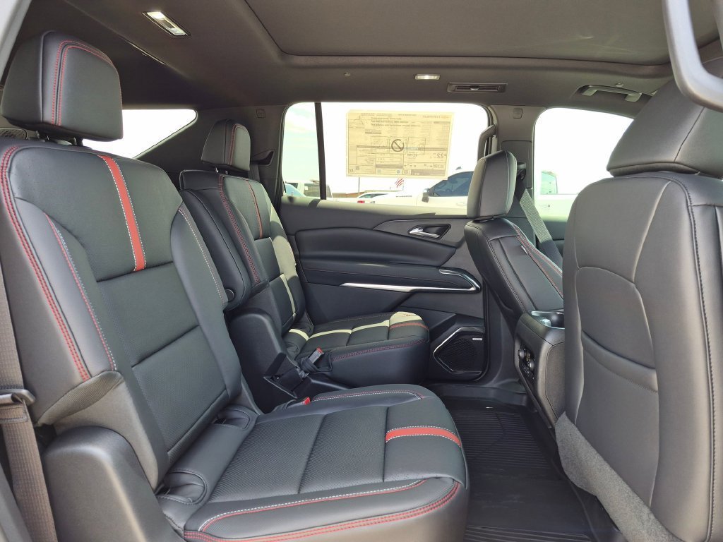 New 2026 Chevrolet Traverse RS w/ LPO, Floor Liner Package FWD image 30