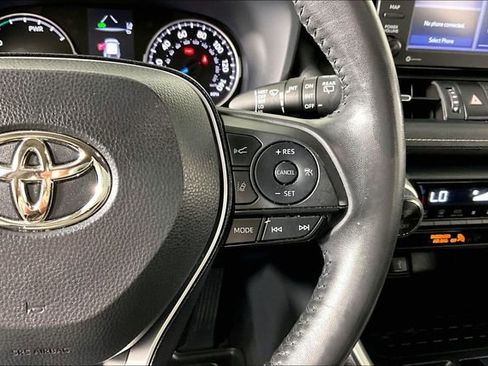 Used 2022 Toyota RAV4 XLE Premium image 11