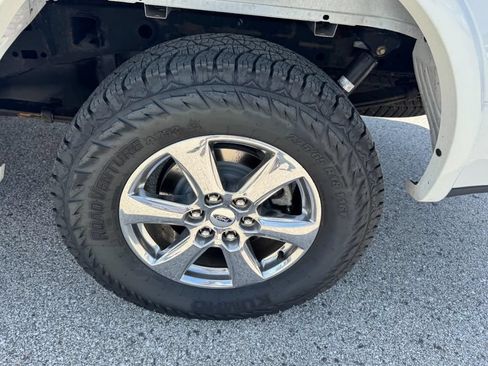 Used 2019 Ford F150 Lariat w/ Equipment Group 502A Luxury AWD/4WD image 6
