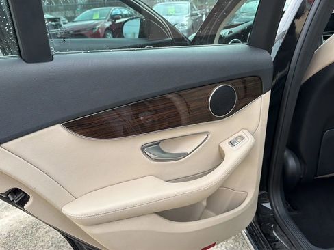 Used 2018 Mercedes-Benz C 300 Sedan w/ Premium Package image 28