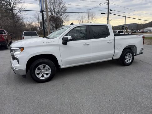 Used 2025 Chevrolet Silverado 1500 LT image 3