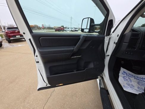 Used 2013 Nissan Titan SL w/ DVD Pkg image 18