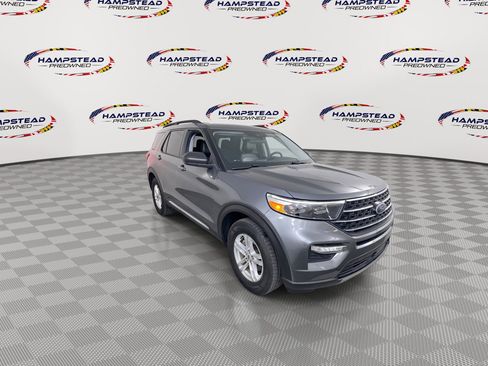 Used 2021 Ford Explorer XLT w/ Equipment Group 202A AWD/4WD image 2