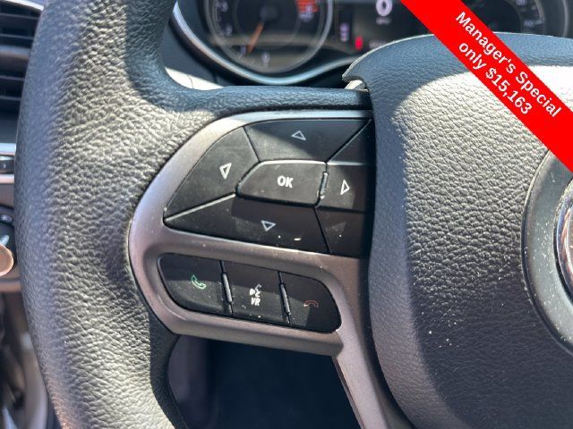 Used 2019 Jeep Cherokee Latitude w/ Popular Appearance Group AWD/4WD image 19
