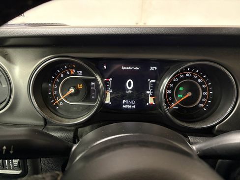Used 2022 Jeep Gladiator Willys image 24