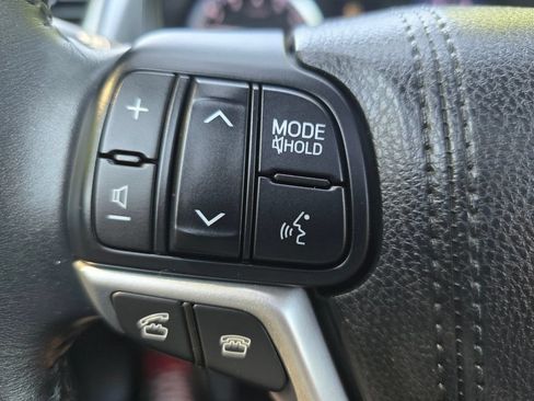 Used 2016 Toyota Highlander XLE AWD/4WD image 23