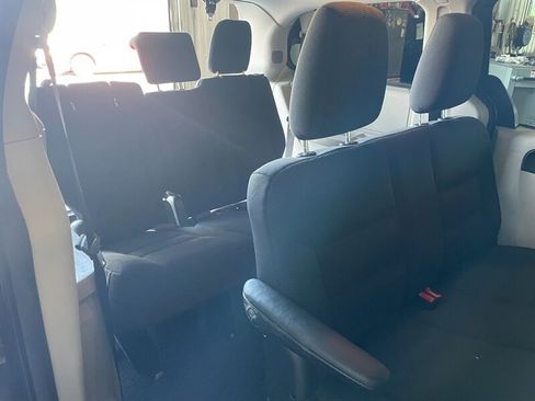 Used 2020 Dodge Grand Caravan SE w/ SE Plus Group FWD image 15