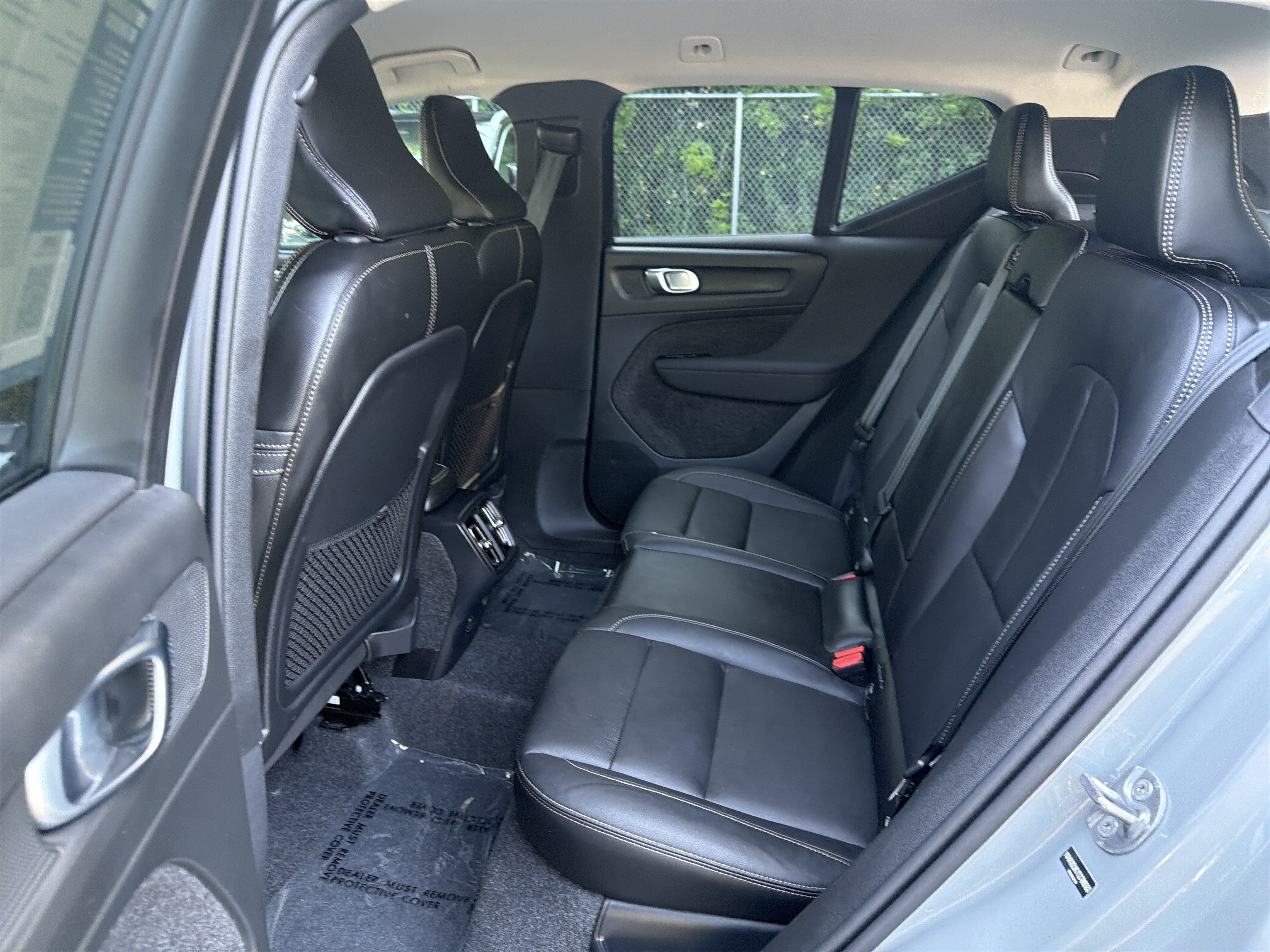 Certified 2026 Volvo XC40 B4 Core FWD image 32