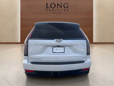 Certified 2022 Cadillac Escalade ESV Sport w/ Touring Package image 4