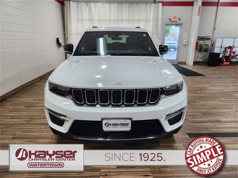 New 2025 Jeep Grand Cherokee Limited w/ Trailer Tow Package image 2