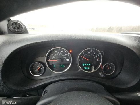 Used 2012 Jeep Wrangler Unlimited Sahara w/ Connectivity Group image 18