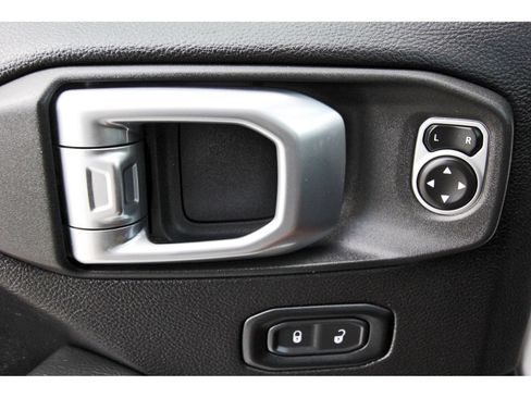 Used 2019 Jeep Wrangler Unlimited Sahara AWD/4WD image 21