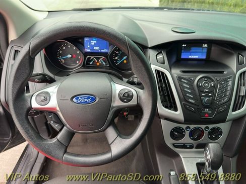 Used 2014 Ford Focus SE w/ SE Winter Package image 4