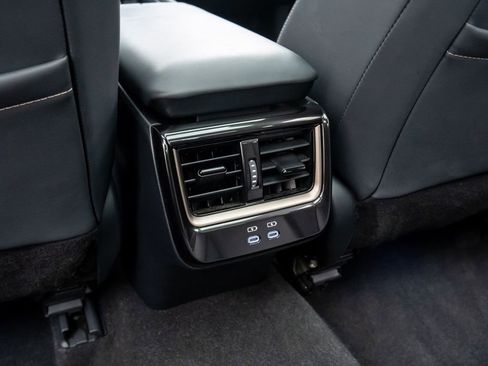 Used 2024 Toyota Crown Limited image 15