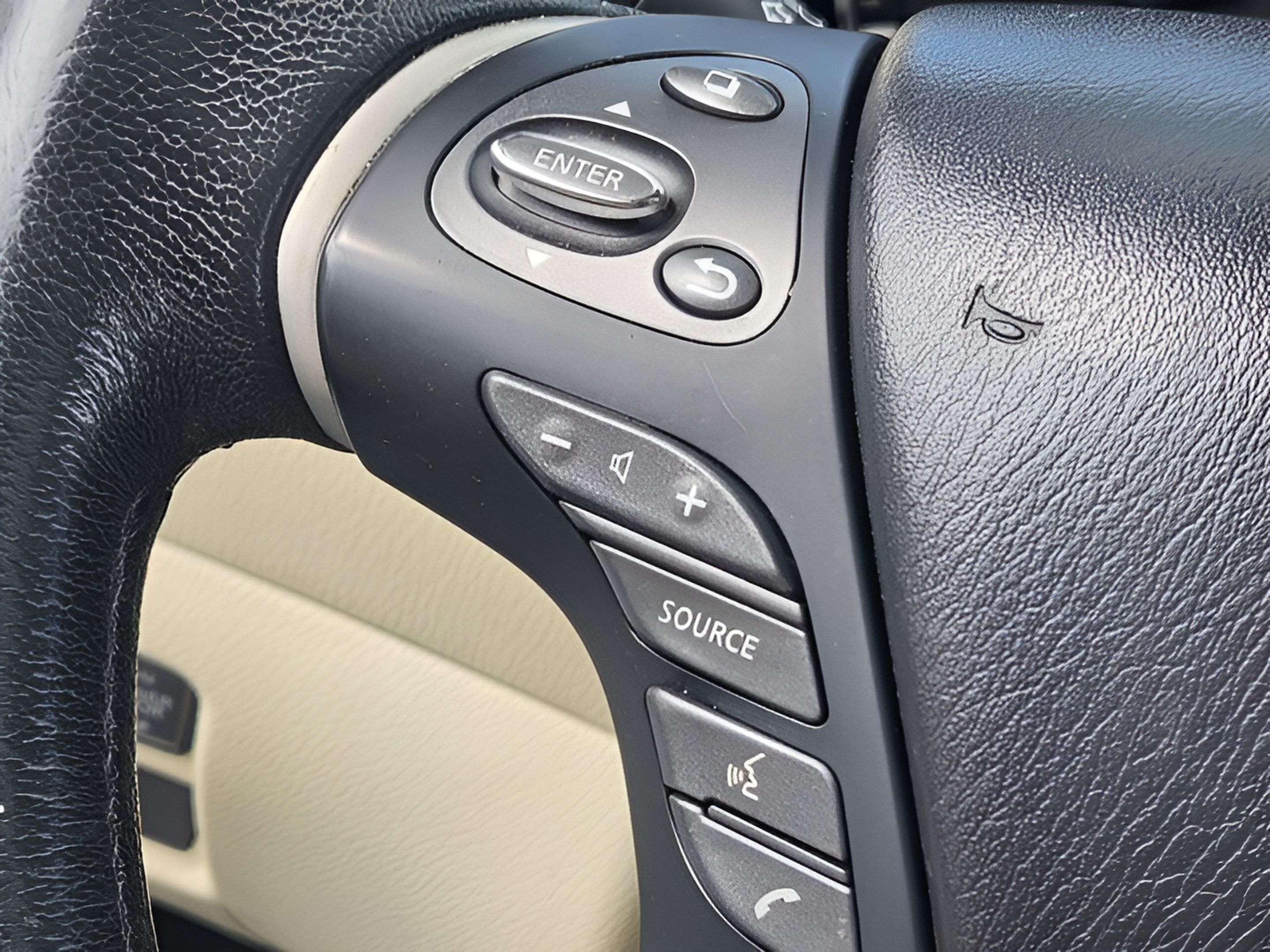 Used 2015 INFINITI QX60 FWD w/ Premium Plus Package image 41