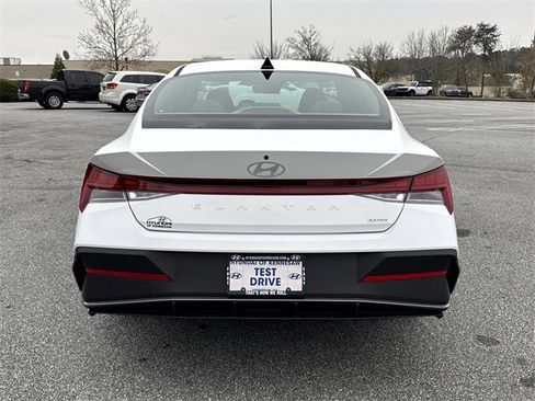 New 2026 Hyundai Elantra Blue image 6