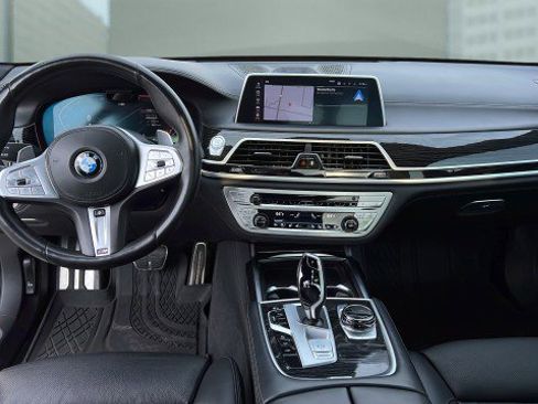 Used 2022 BMW 750i xDrive image 22