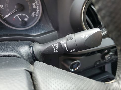 Used 2016 Toyota Tacoma TRD Sport image 15