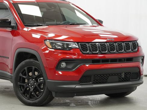 Used 2025 Jeep Compass Latitude w/ Altitude Special Edition image 3