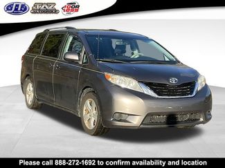 Used 2014 Toyota Sienna LE FWD video 1