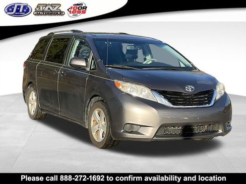 Used 2014 Toyota Sienna LE FWD image 1