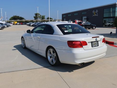 Used 2011 BMW 328i Convertible w/ Premium Pkg image 4