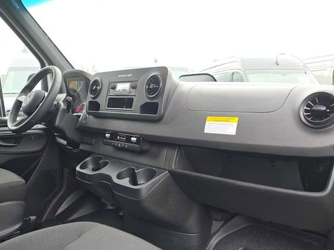 Used 2025 Mercedes-Benz Sprinter 2500 image 12