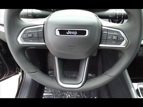 Used 2024 Jeep Compass Latitude AWD/4WD image 13