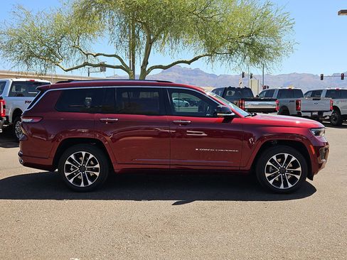 Used 2022 Jeep Grand Cherokee L Overland w/ Advanced Protech Group III AWD/4WD image 4
