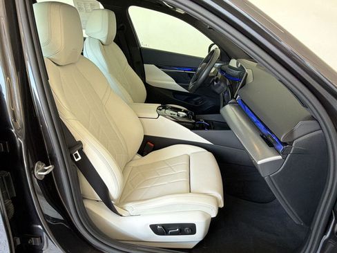 Used 2024 BMW i5 eDrive40i w/ M Sport Package RWD image 24