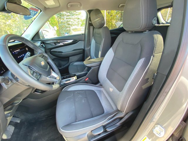 Used 2024 Chevrolet TrailBlazer LT w/ LT Cold Weather Package FWD image 18