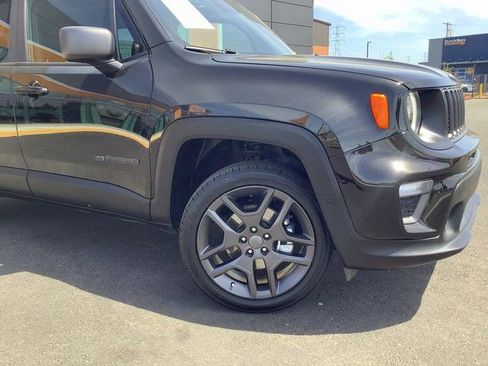 Used 2021 Jeep Renegade Latitude w/ Luxury Group II image 3