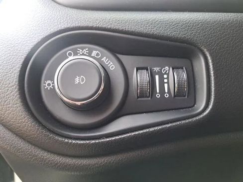 Certified 2022 Jeep Renegade Trailhawk w/ Trailer Tow Group image 14