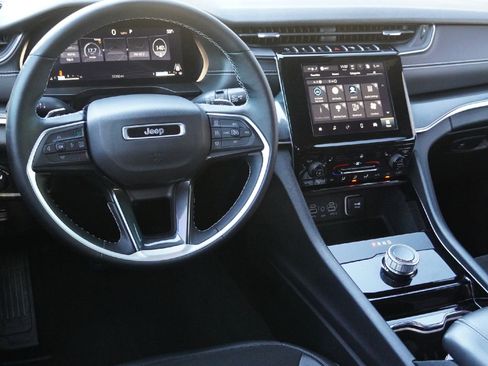 Used 2022 Jeep Grand Cherokee L Laredo image 24