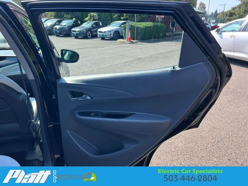 Used 2017 Chevrolet Bolt Premier w/ Driver Confidence II Package FWD image 27