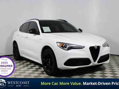 Used 2023 Alfa Romeo Stelvio Veloce image 1