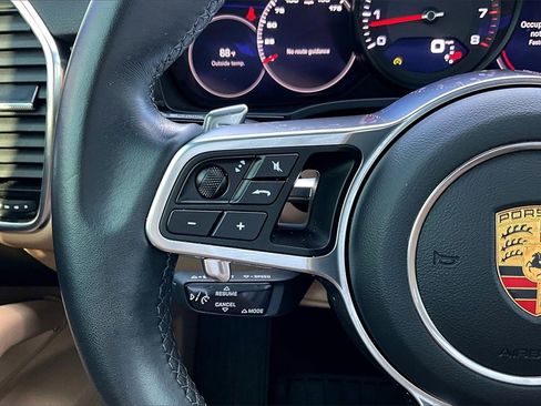 Used 2023 Porsche Cayenne Platinum Edition image 20