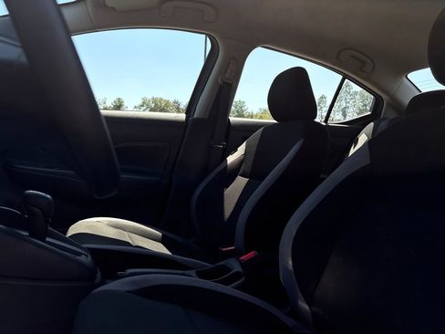 Used 2025 Nissan Versa S FWD image 4
