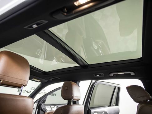 Used 2024 Mercedes-Benz GLS 450 4MATIC w/ AMG Line Exterior image 26