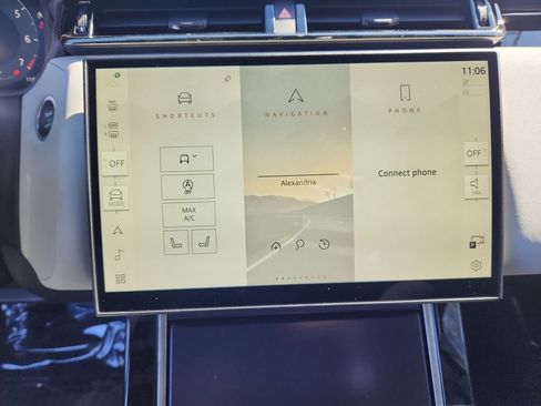 New 2026 Land Rover Range Rover Velar Dynamic SE image 17